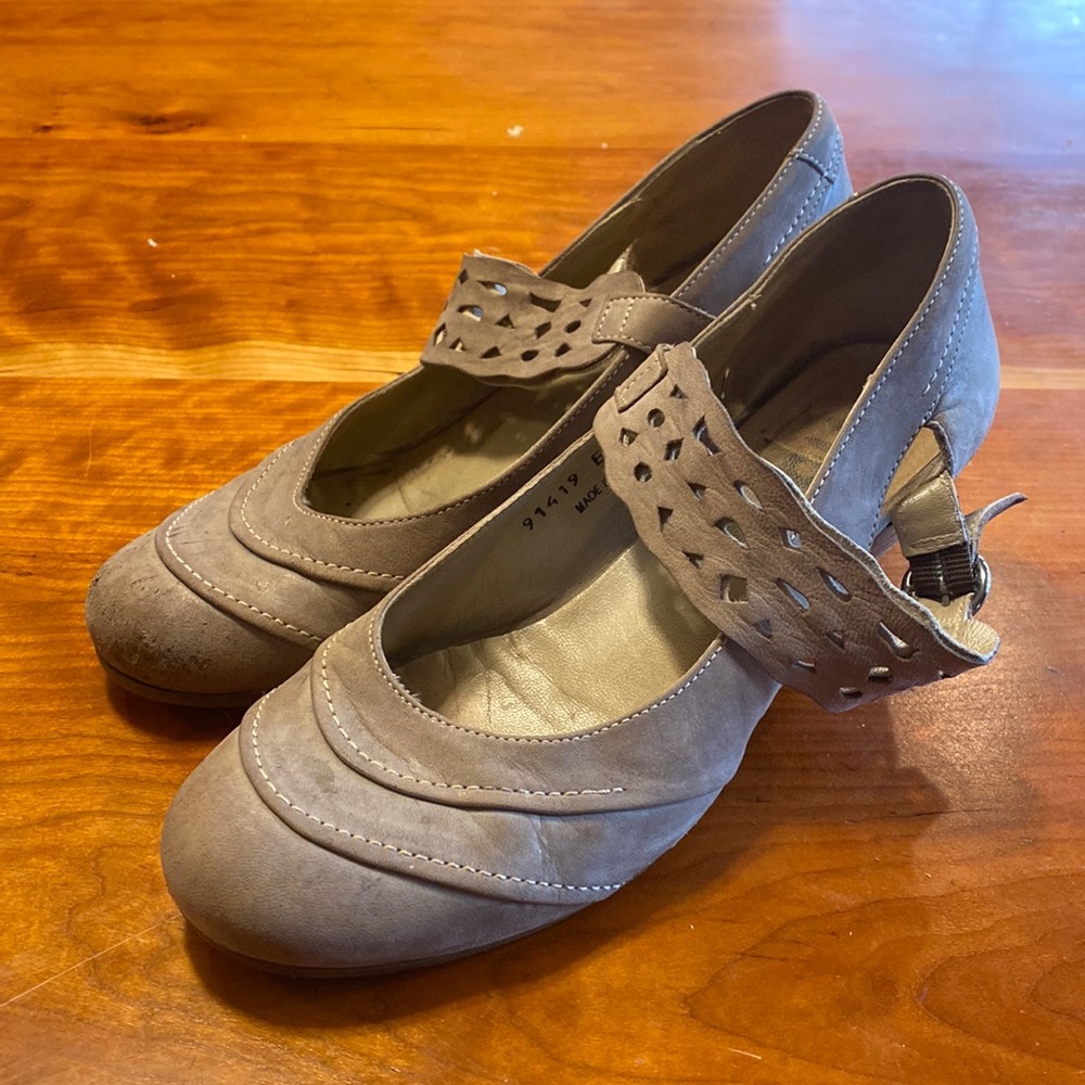 Fidji shoes with cutout strap